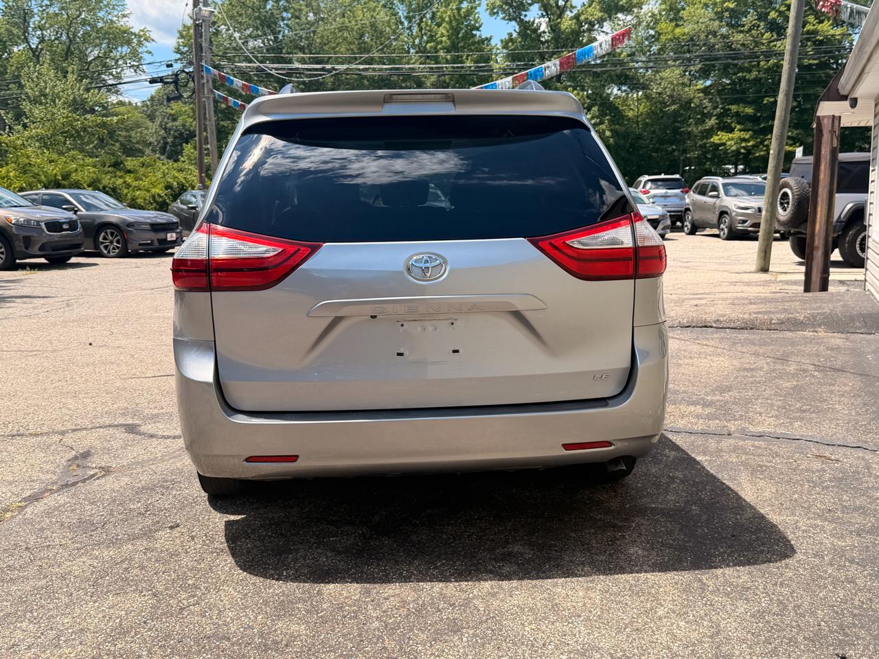 Toyota Sienna LE FWD 8-Passenger (Natl) 2017