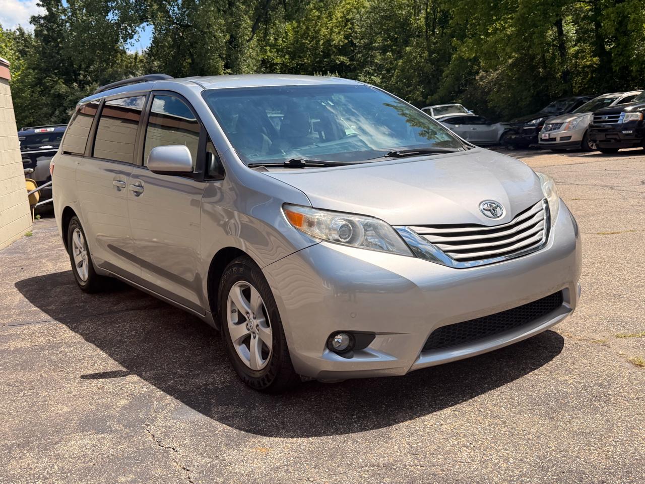 Toyota Sienna LE FWD 8-Passenger (Natl) 2017