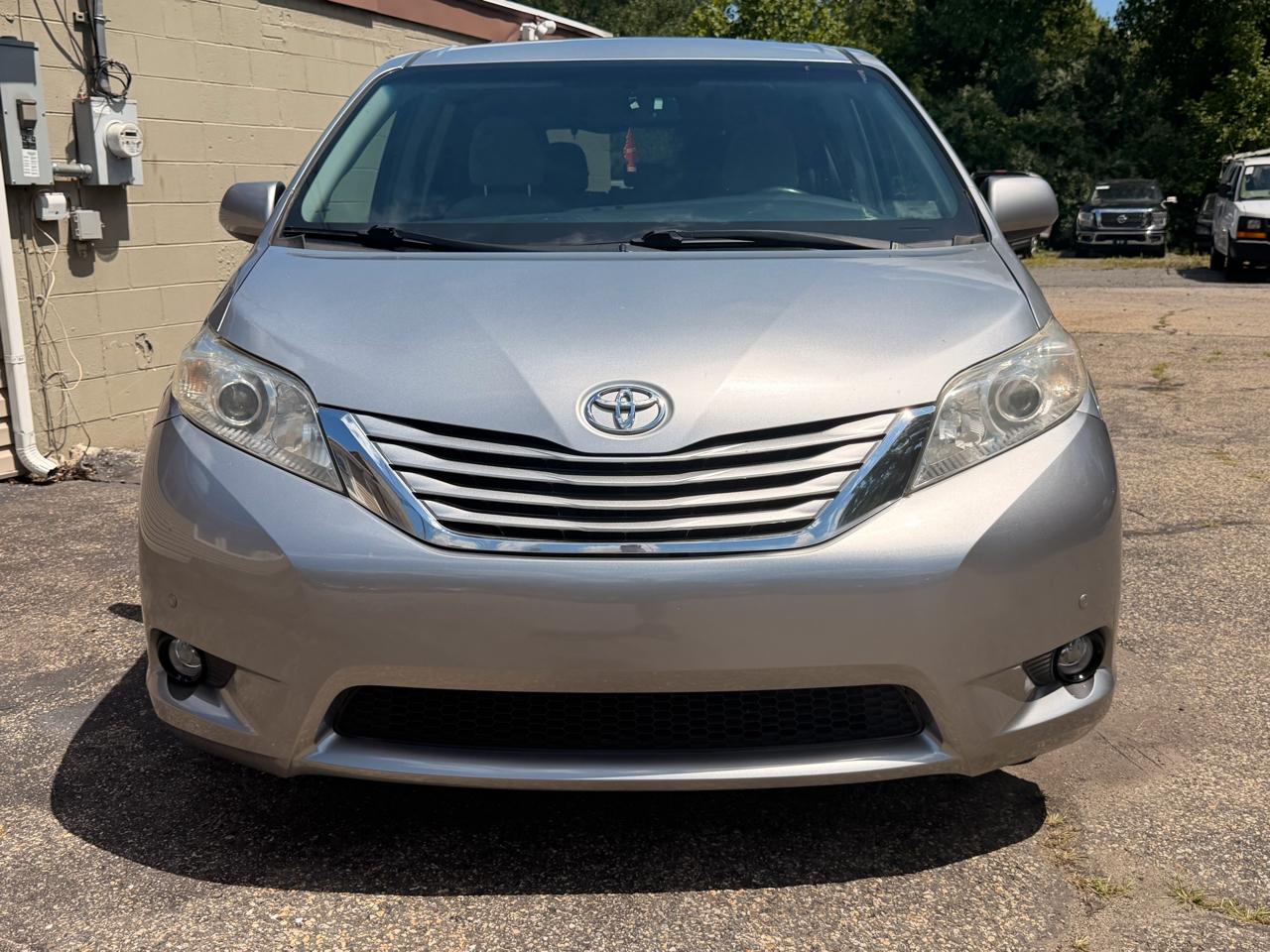 Toyota Sienna LE FWD 8-Passenger (Natl) 2017