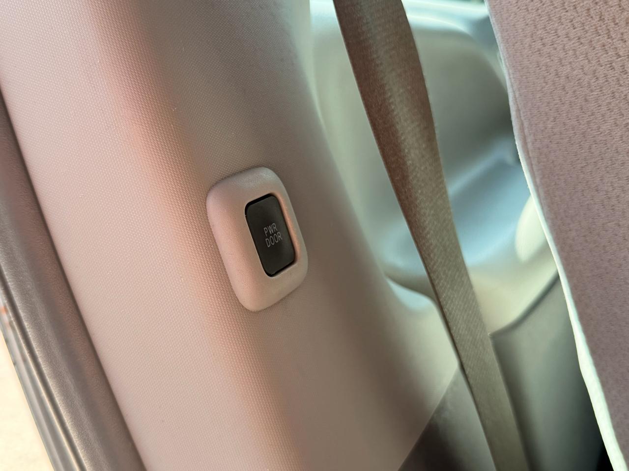 Toyota Sienna LE FWD 8-Passenger (Natl) 2017