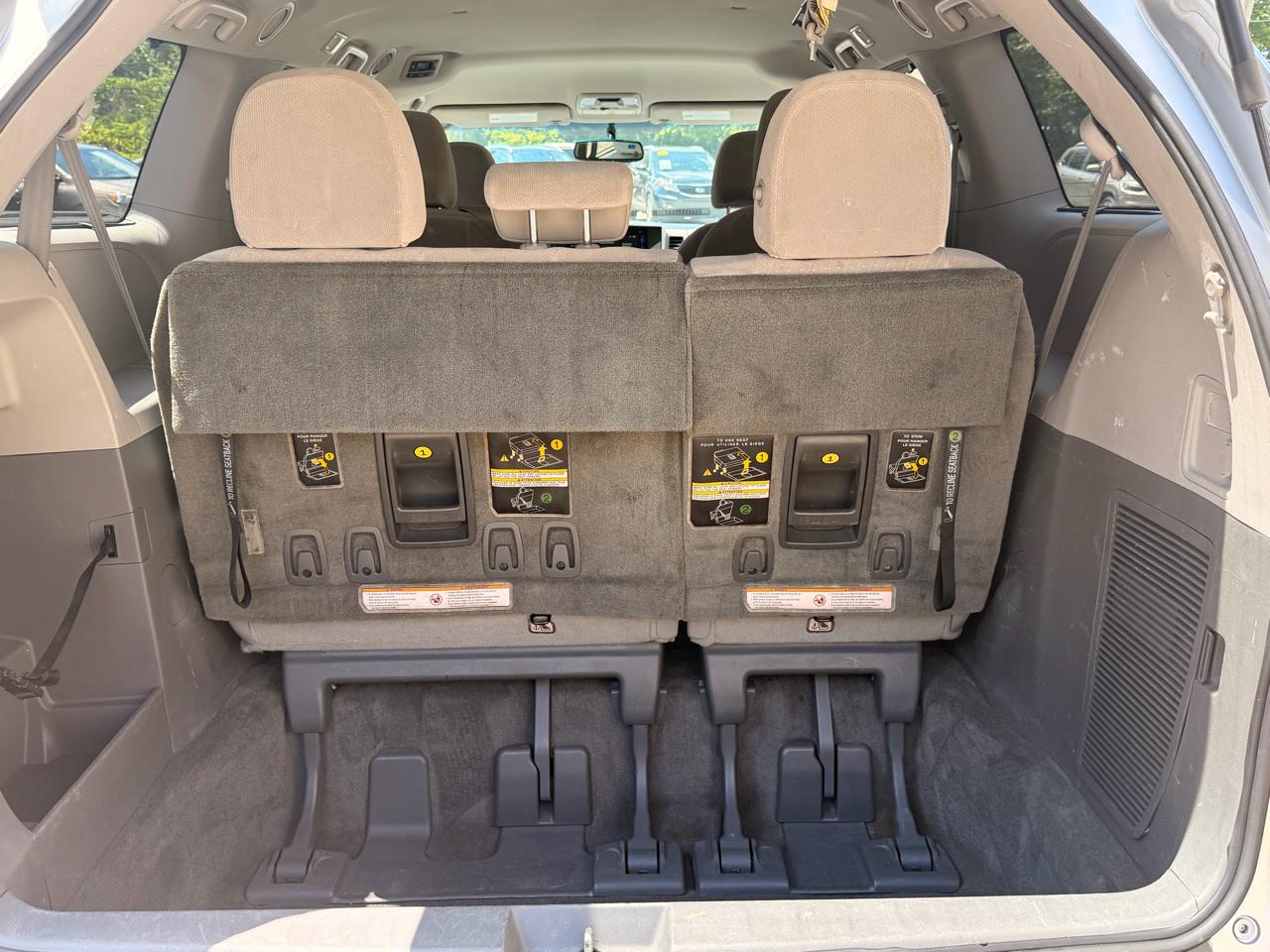 Toyota Sienna LE FWD 8-Passenger (Natl) 2017