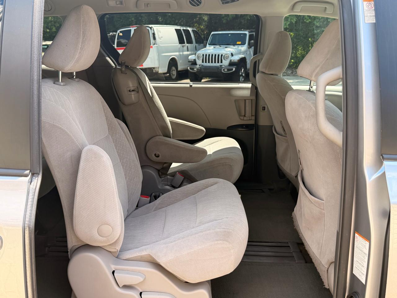 Toyota Sienna LE FWD 8-Passenger (Natl) 2017