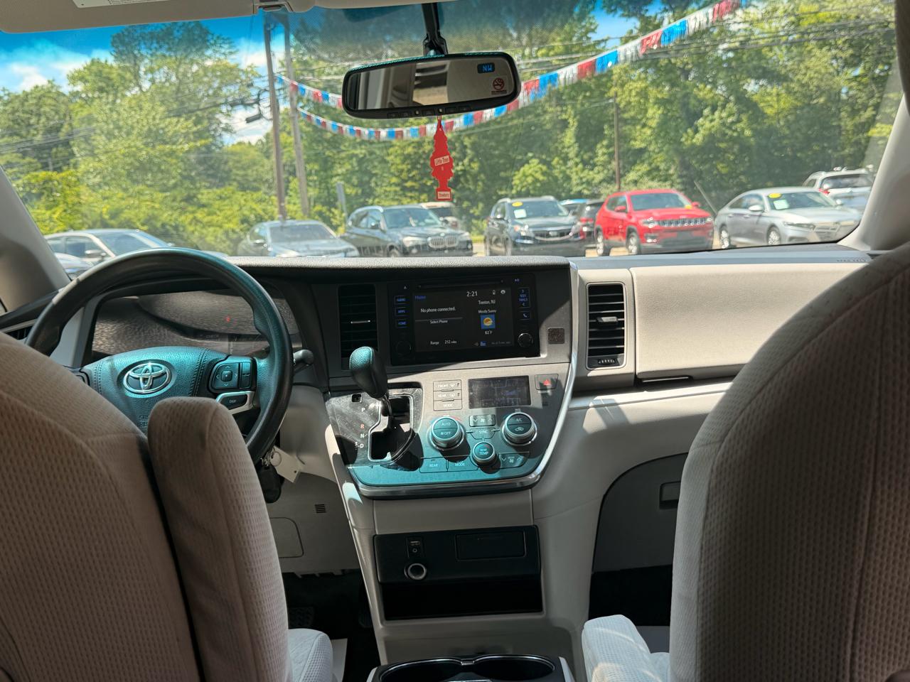 Toyota Sienna LE FWD 8-Passenger (Natl) 2017