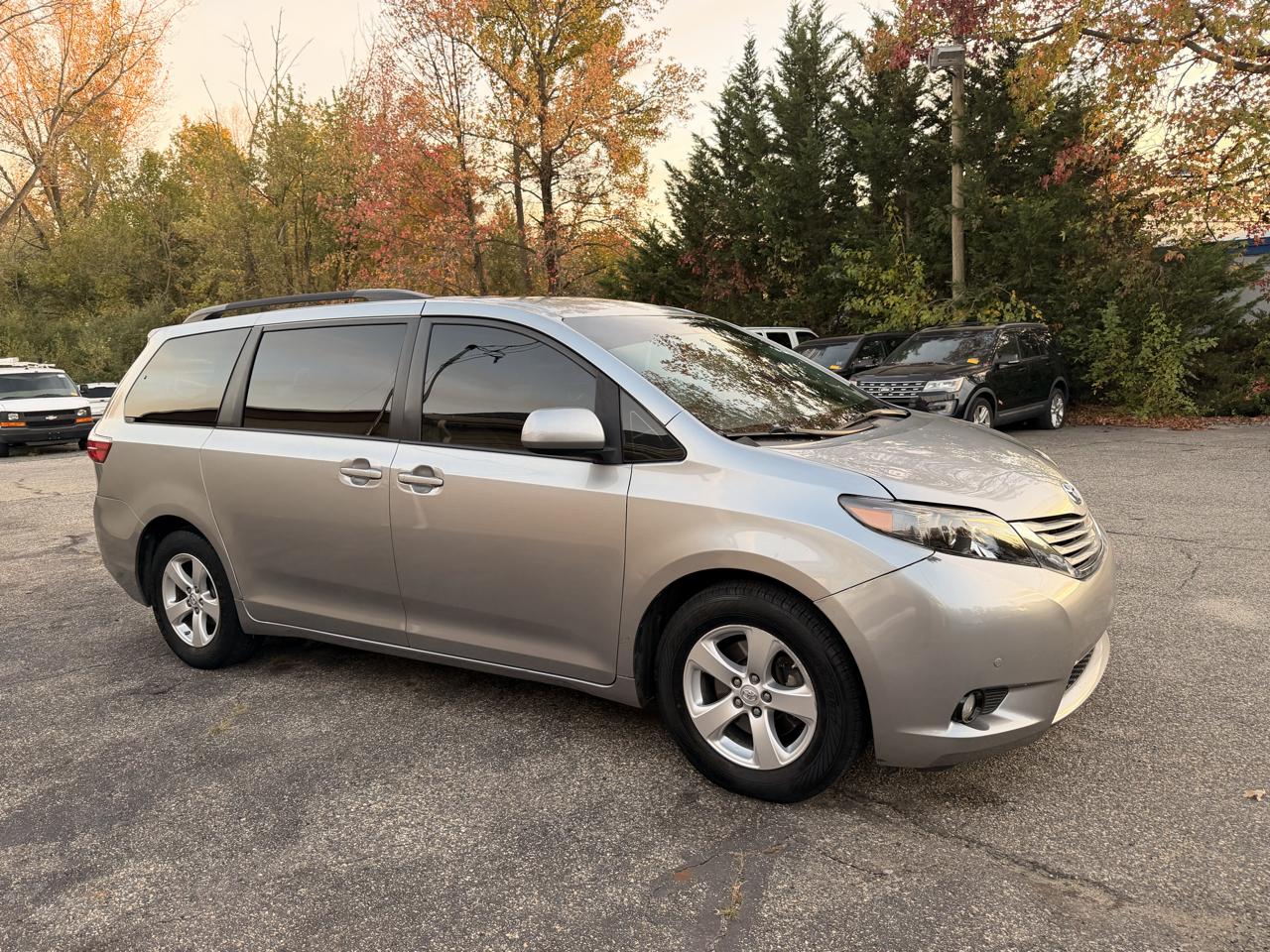 Toyota Sienna LE FWD 8-Passenger (Natl) 2017