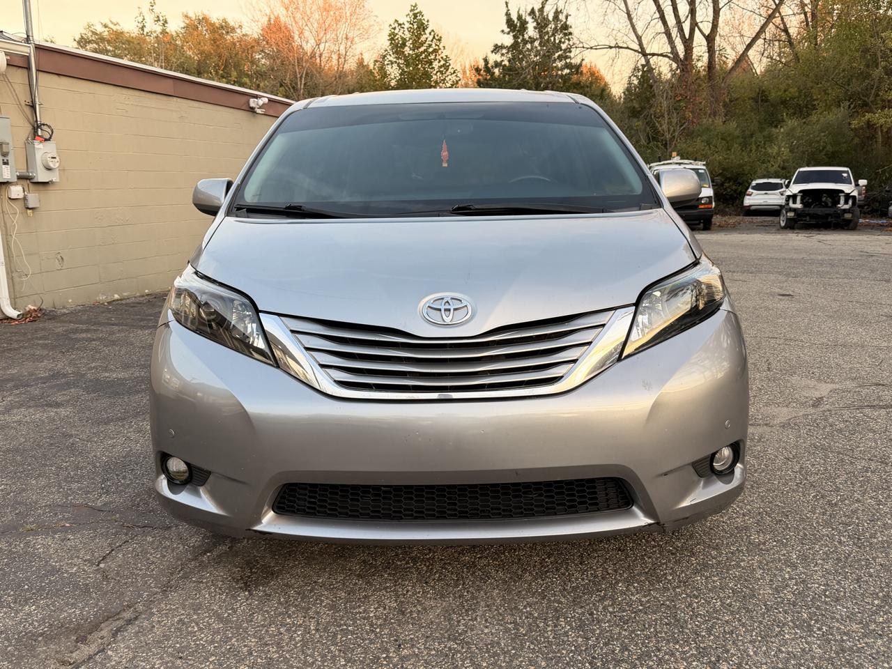 Toyota Sienna LE FWD 8-Passenger (Natl) 2017