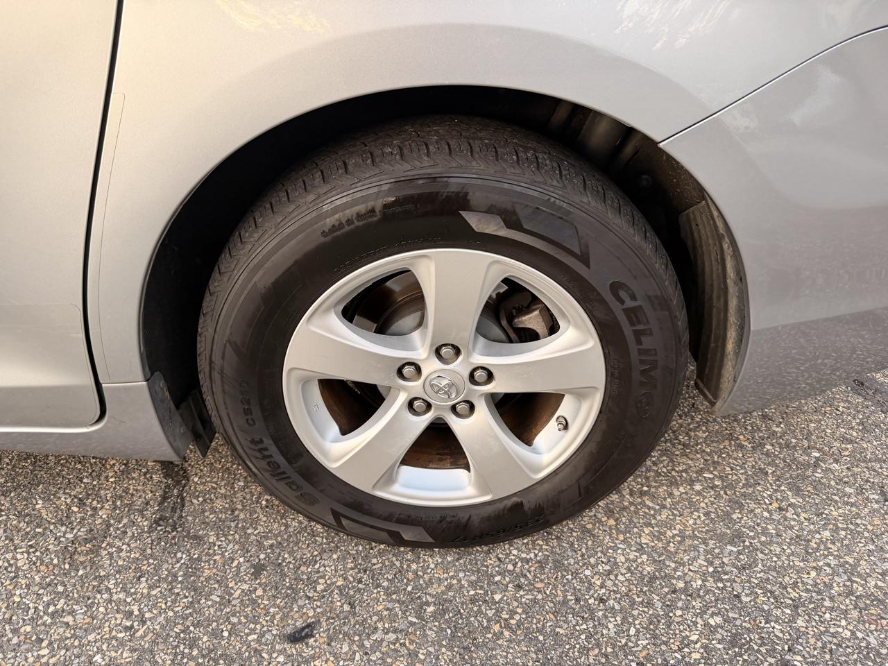 Toyota Sienna LE FWD 8-Passenger (Natl) 2017