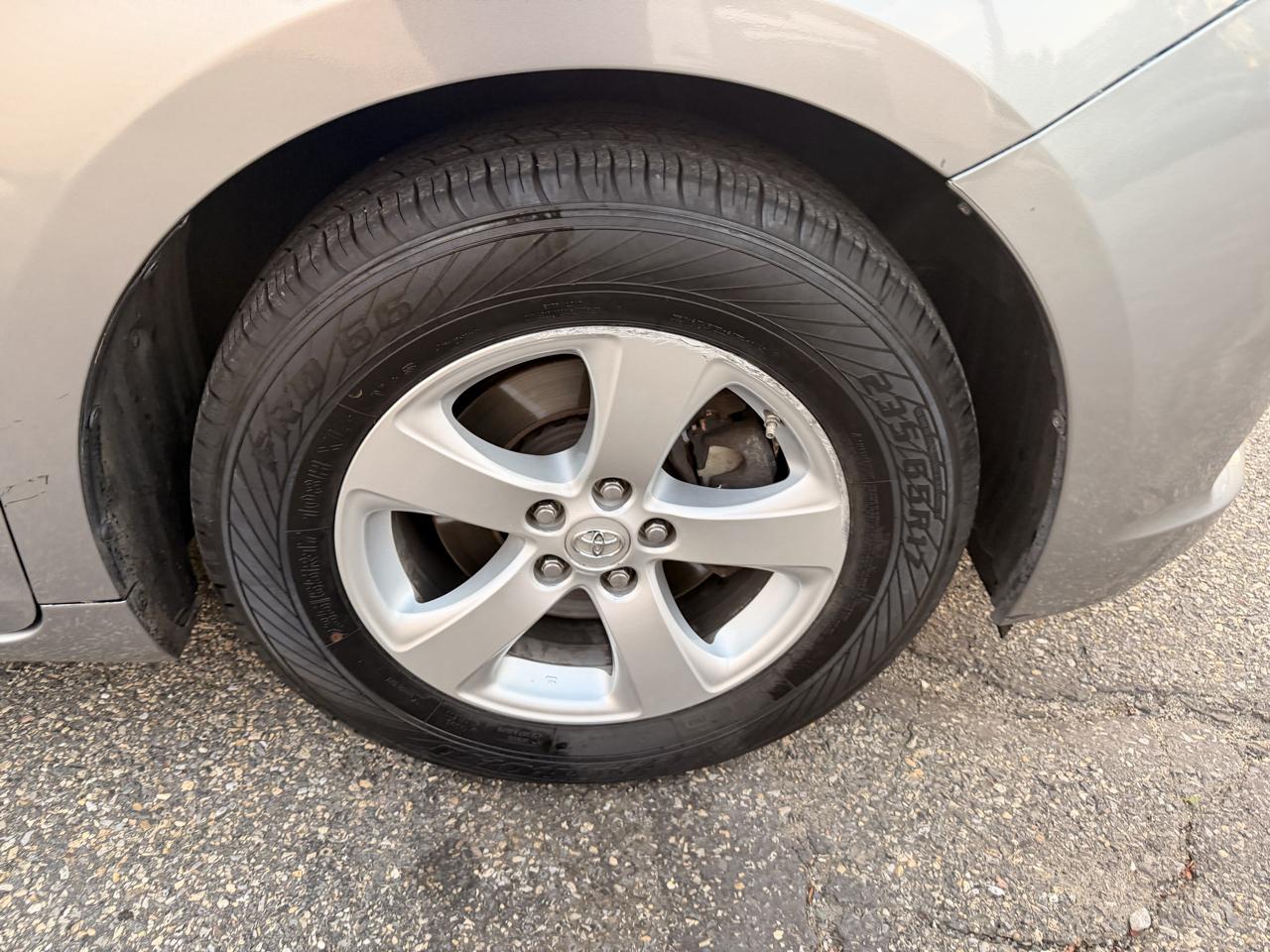 Toyota Sienna LE FWD 8-Passenger (Natl) 2017