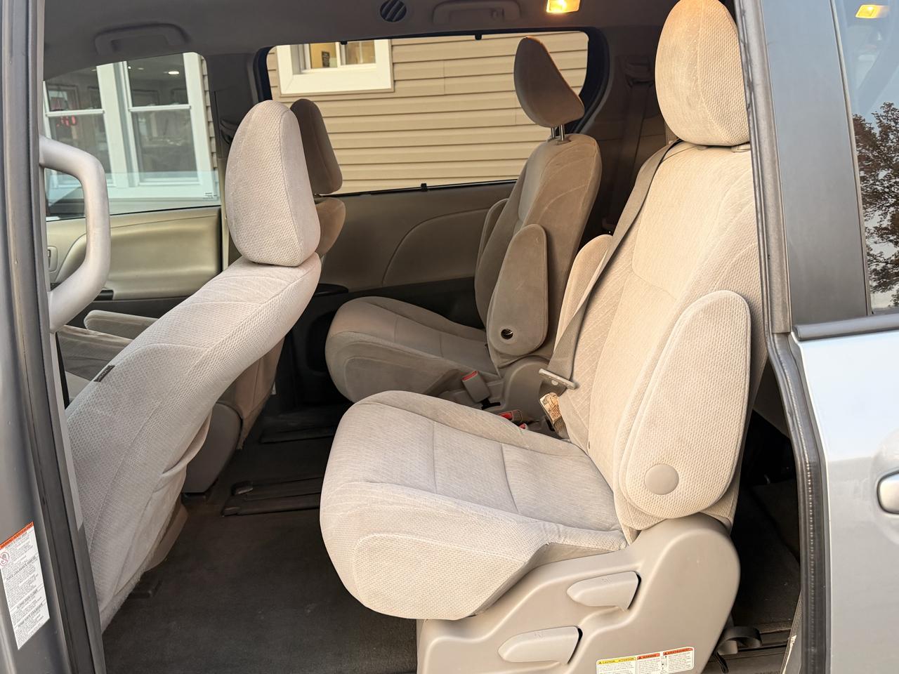 Toyota Sienna LE FWD 8-Passenger (Natl) 2017