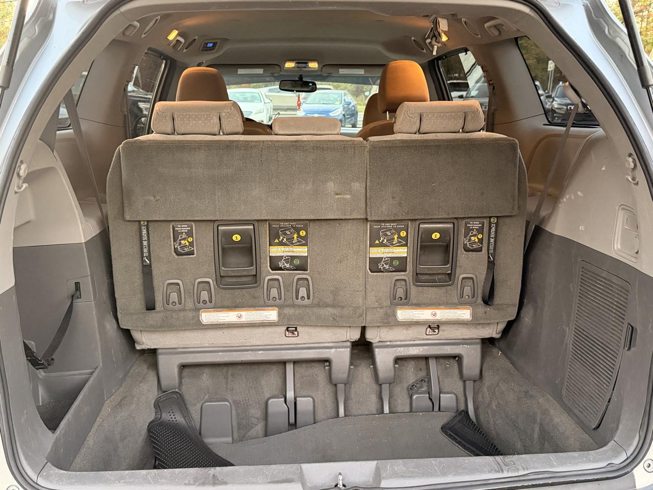 Toyota Sienna LE FWD 8-Passenger (Natl) 2017