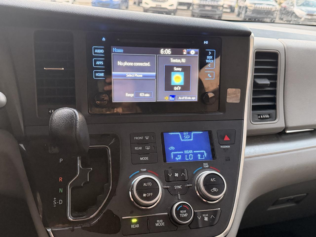 Toyota Sienna LE FWD 8-Passenger (Natl) 2017