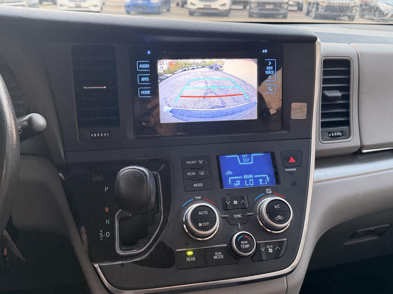 Toyota Sienna LE FWD 8-Passenger (Natl) 2017