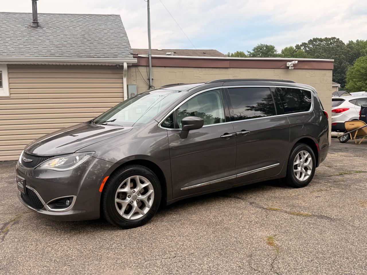 Chrysler Pacifica Touring-L FWD 2017
