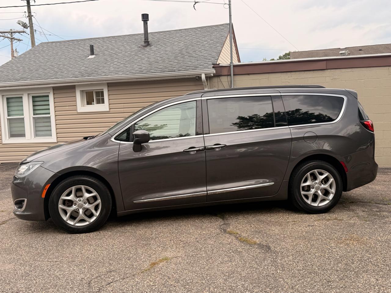 Chrysler Pacifica Touring-L FWD 2017
