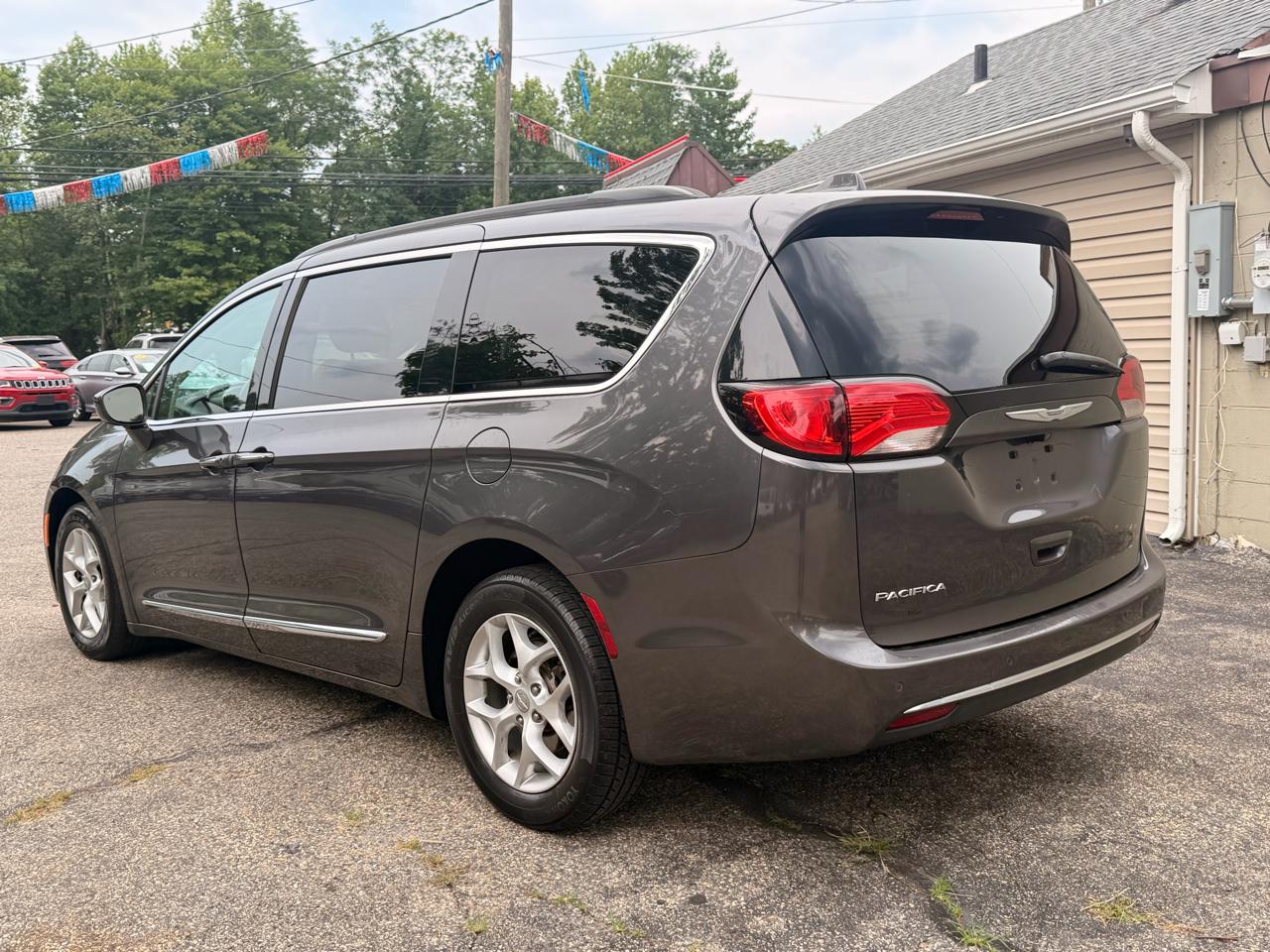 Chrysler Pacifica Touring-L FWD 2017
