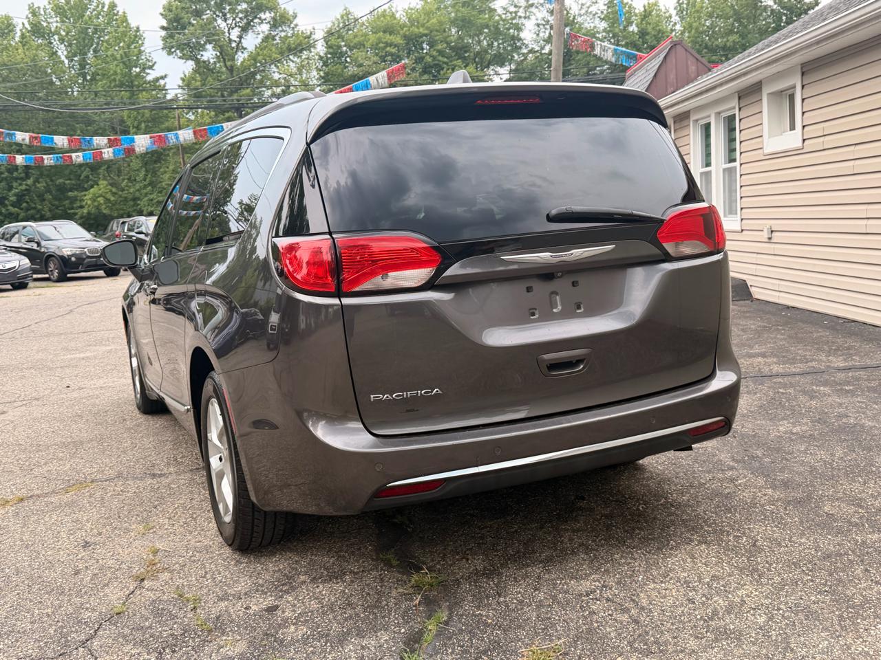 Chrysler Pacifica Touring-L FWD 2017