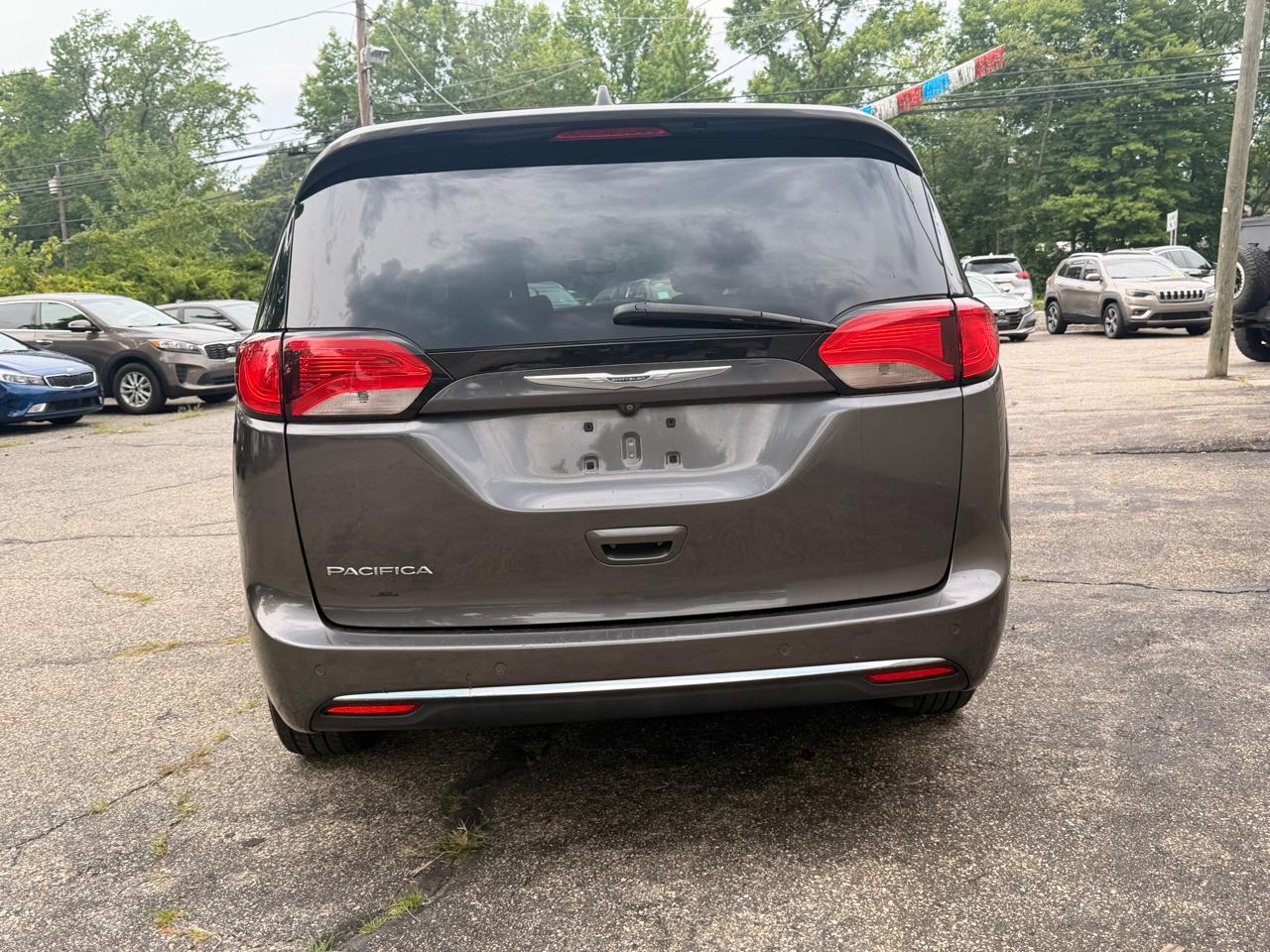 Chrysler Pacifica Touring-L FWD 2017