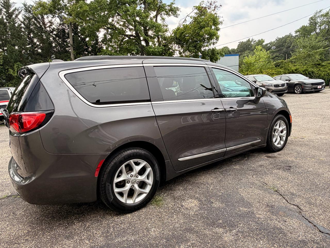 Chrysler Pacifica Touring-L FWD 2017