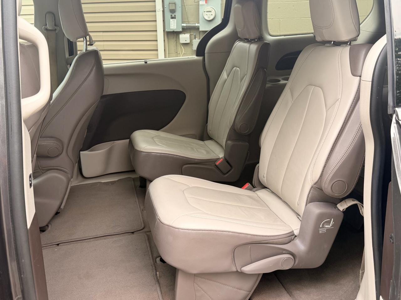 Chrysler Pacifica Touring-L FWD 2017