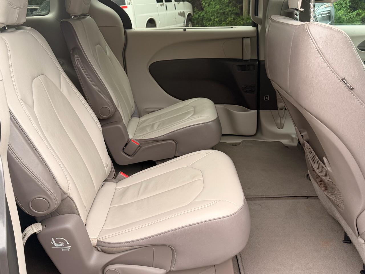 Chrysler Pacifica Touring-L FWD 2017