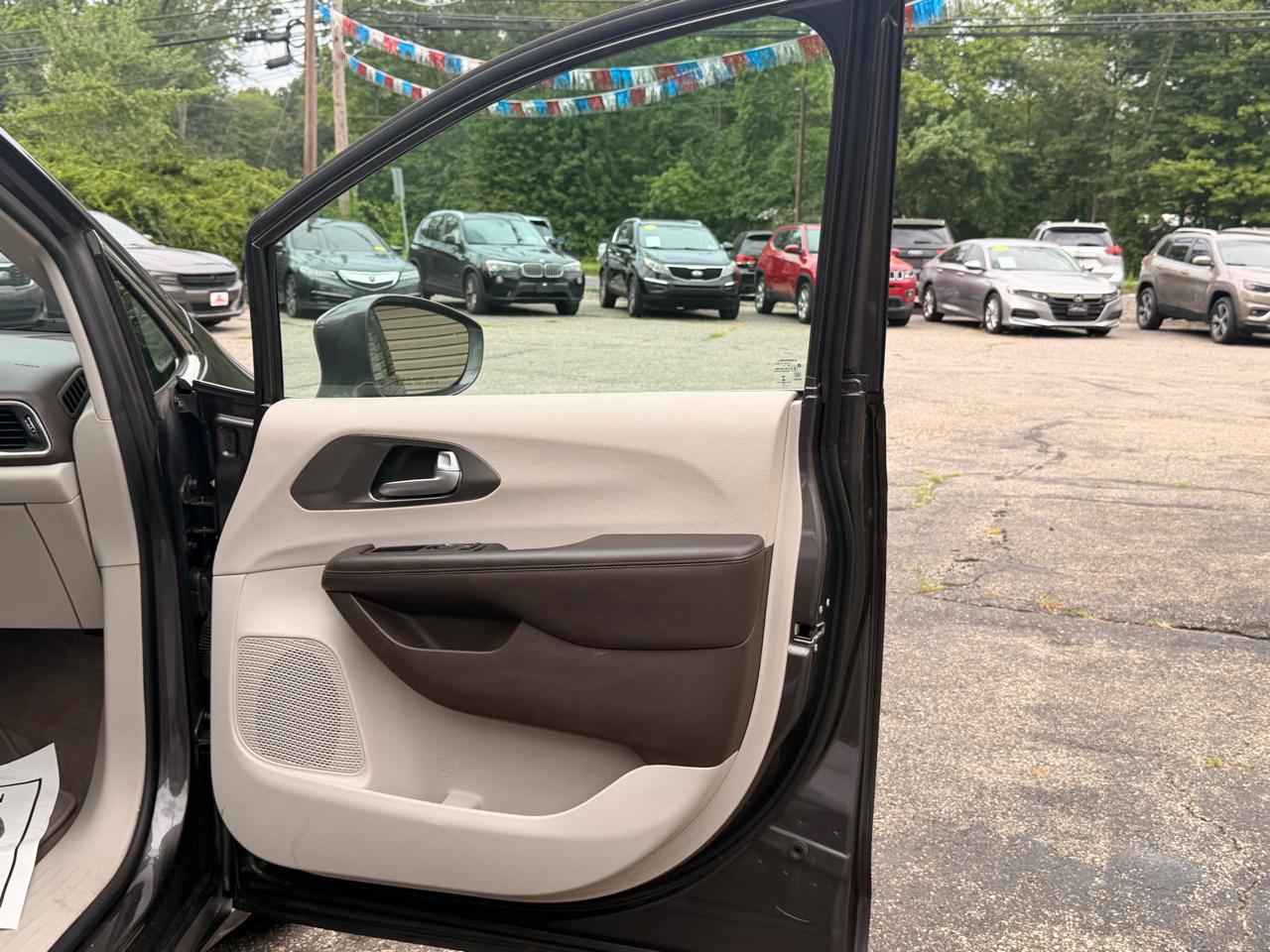 Chrysler Pacifica Touring-L FWD 2017