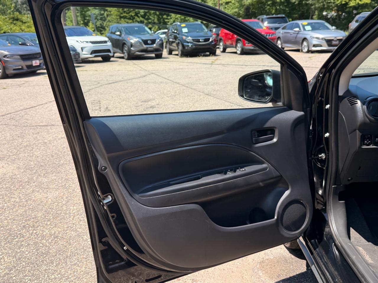Mitsubishi Mirage ES CVT 2024