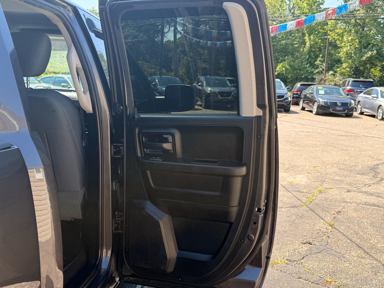 RAM 1500 Classic Express 4x4 Quad Cab 6'4" Box 2019