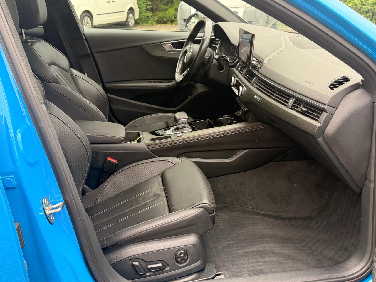 Audi A4 Sedan Premium Plus 45 TFSI quattro 2020