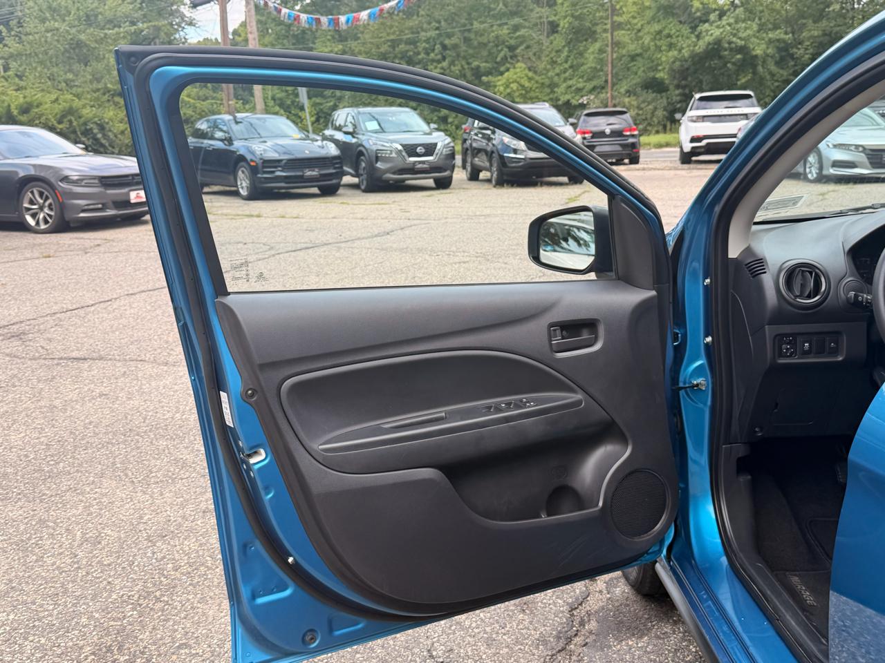 Mitsubishi Mirage ES CVT 2024