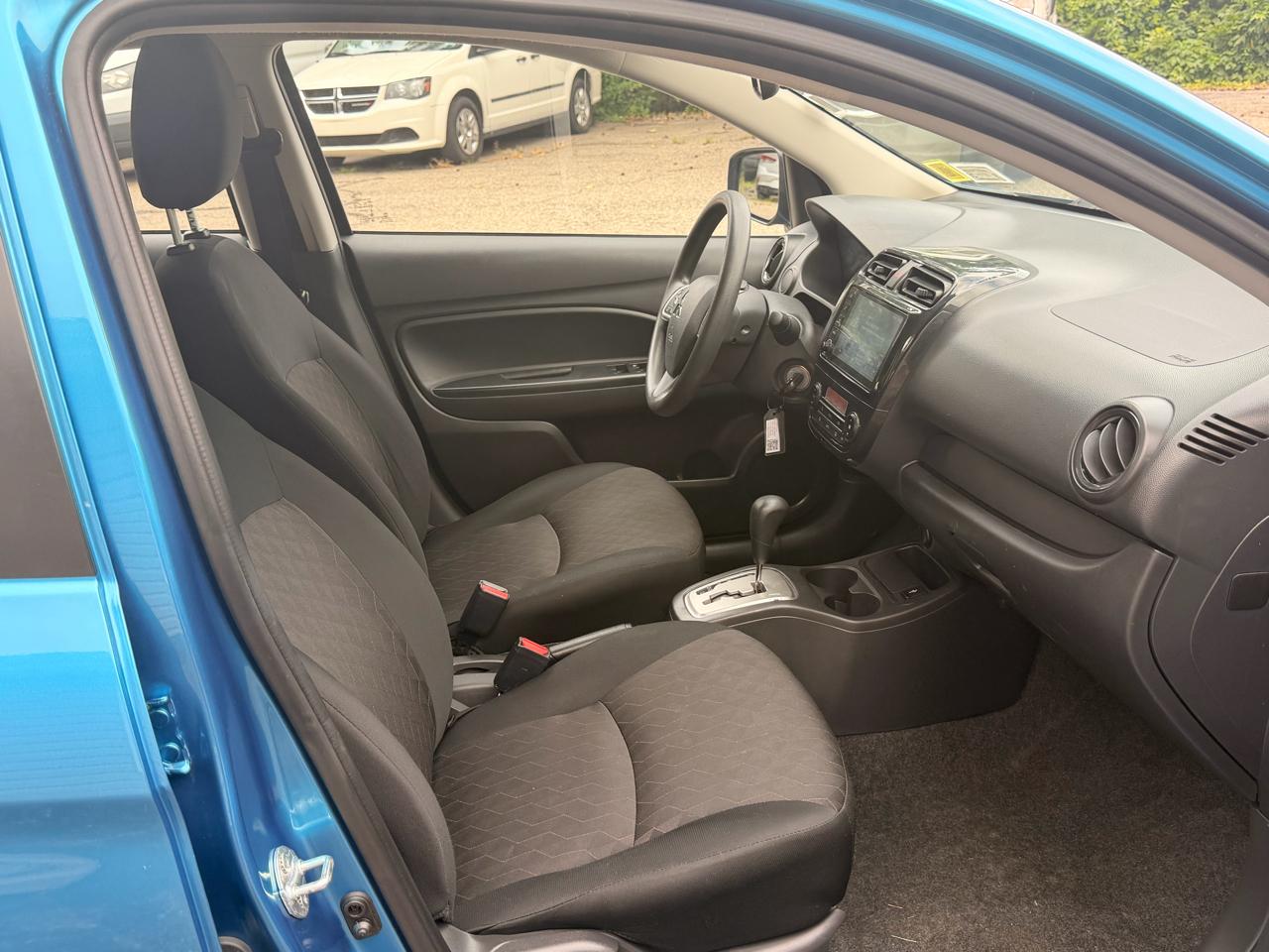 Mitsubishi Mirage ES CVT 2024