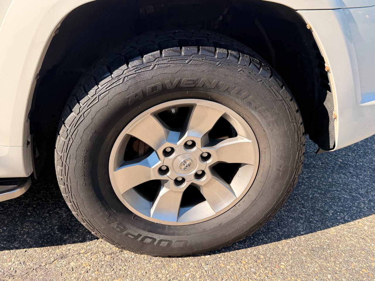 Toyota 4Runner 4WD 4dr V6 Limited (Natl) 2013