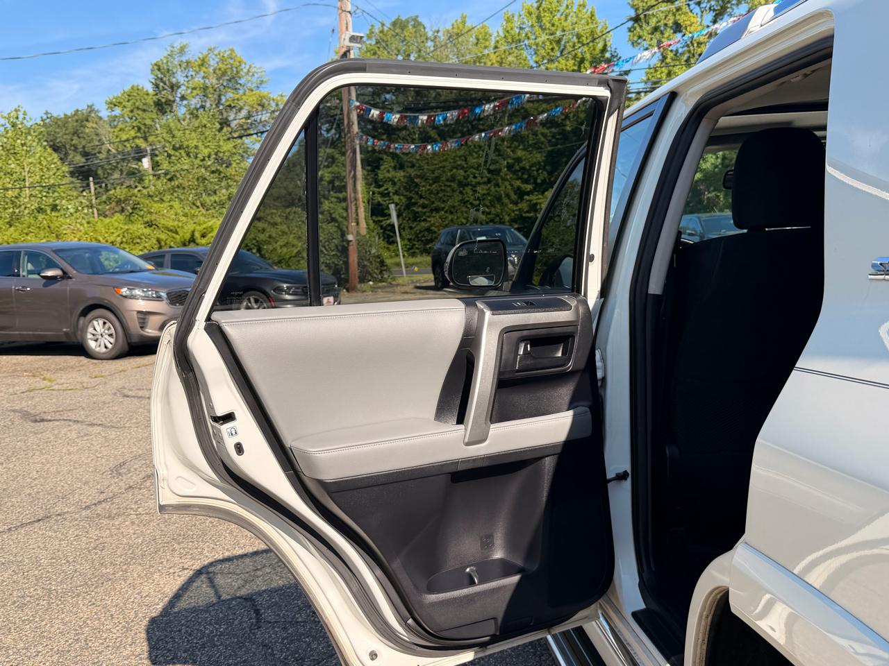 Toyota 4Runner 4WD 4dr V6 Limited (Natl) 2013
