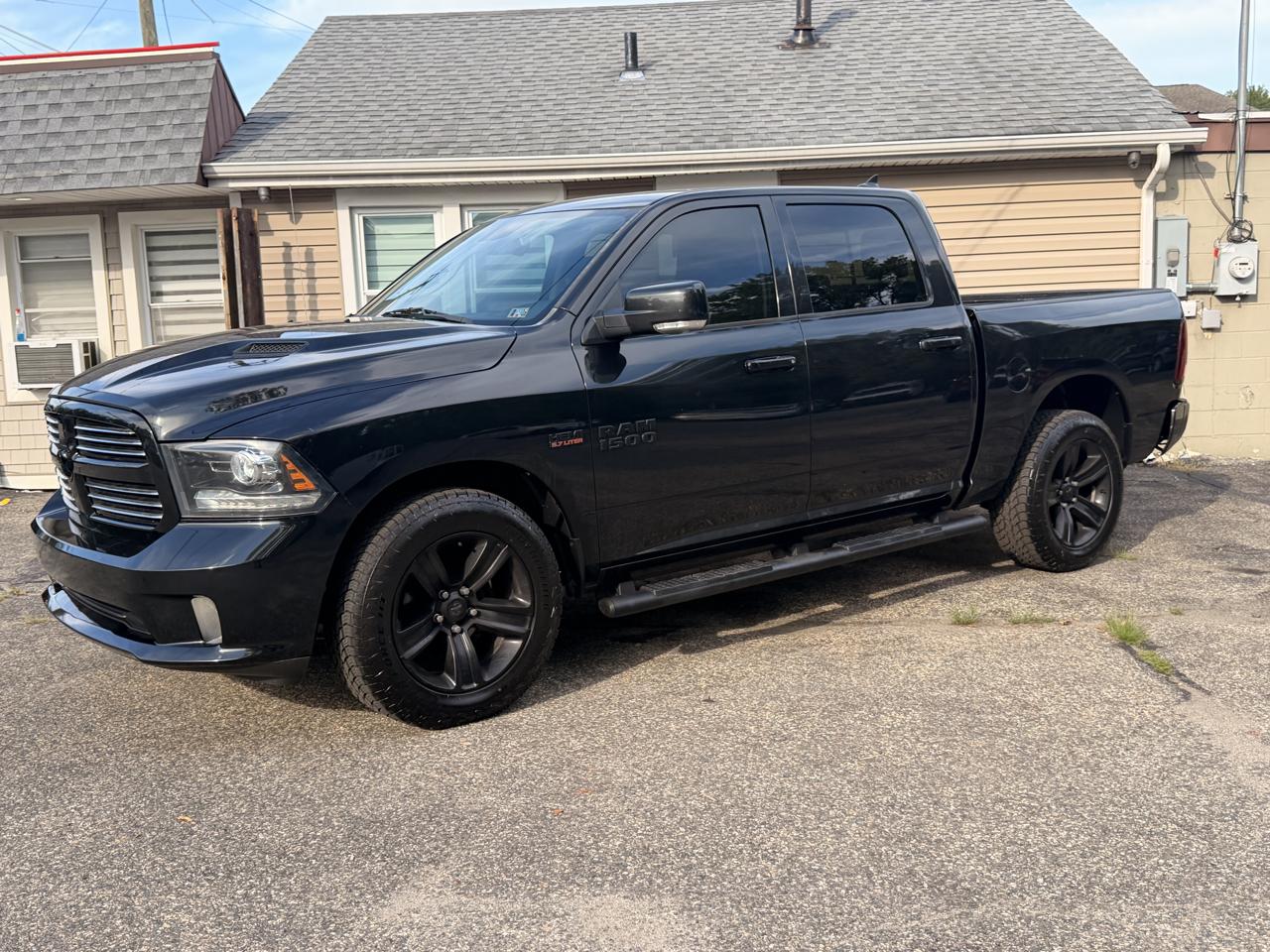 RAM 1500 4WD Crew Cab 140.5" Sport 2016