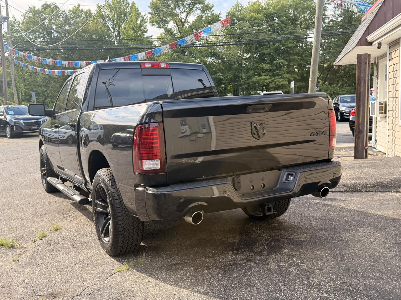 RAM 1500 4WD Crew Cab 140.5" Sport 2016