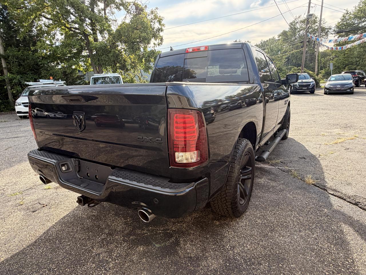RAM 1500 4WD Crew Cab 140.5" Sport 2016