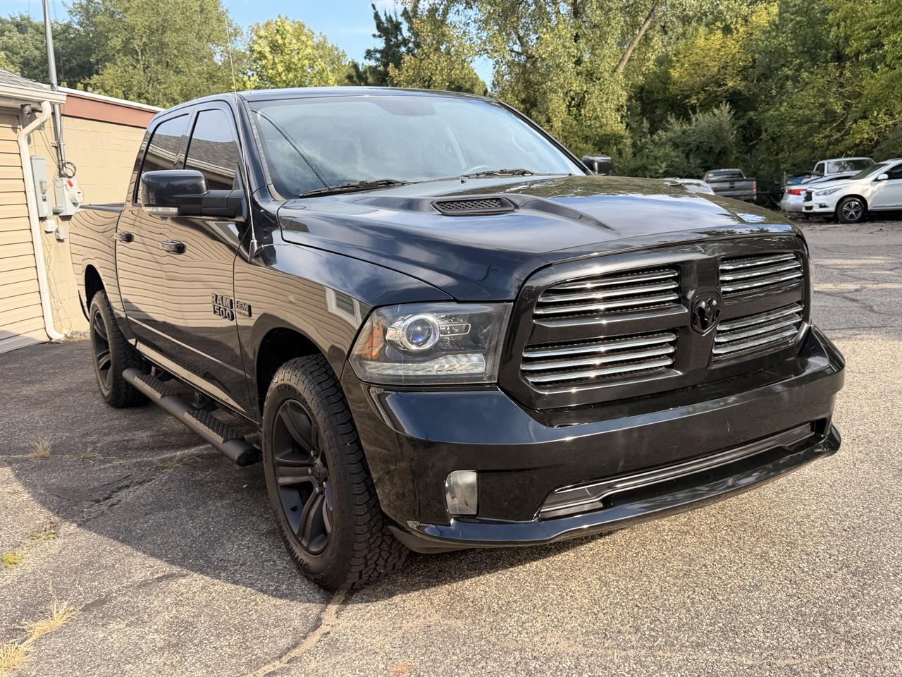 RAM 1500 4WD Crew Cab 140.5" Sport 2016