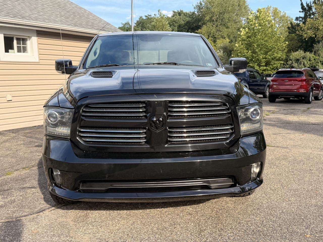 RAM 1500 4WD Crew Cab 140.5" Sport 2016