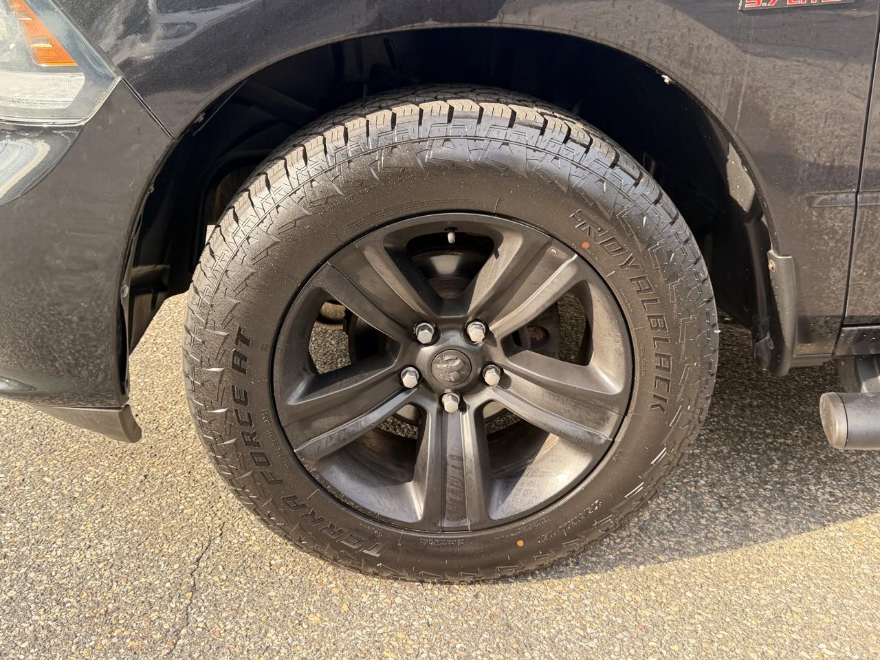 RAM 1500 4WD Crew Cab 140.5" Sport 2016