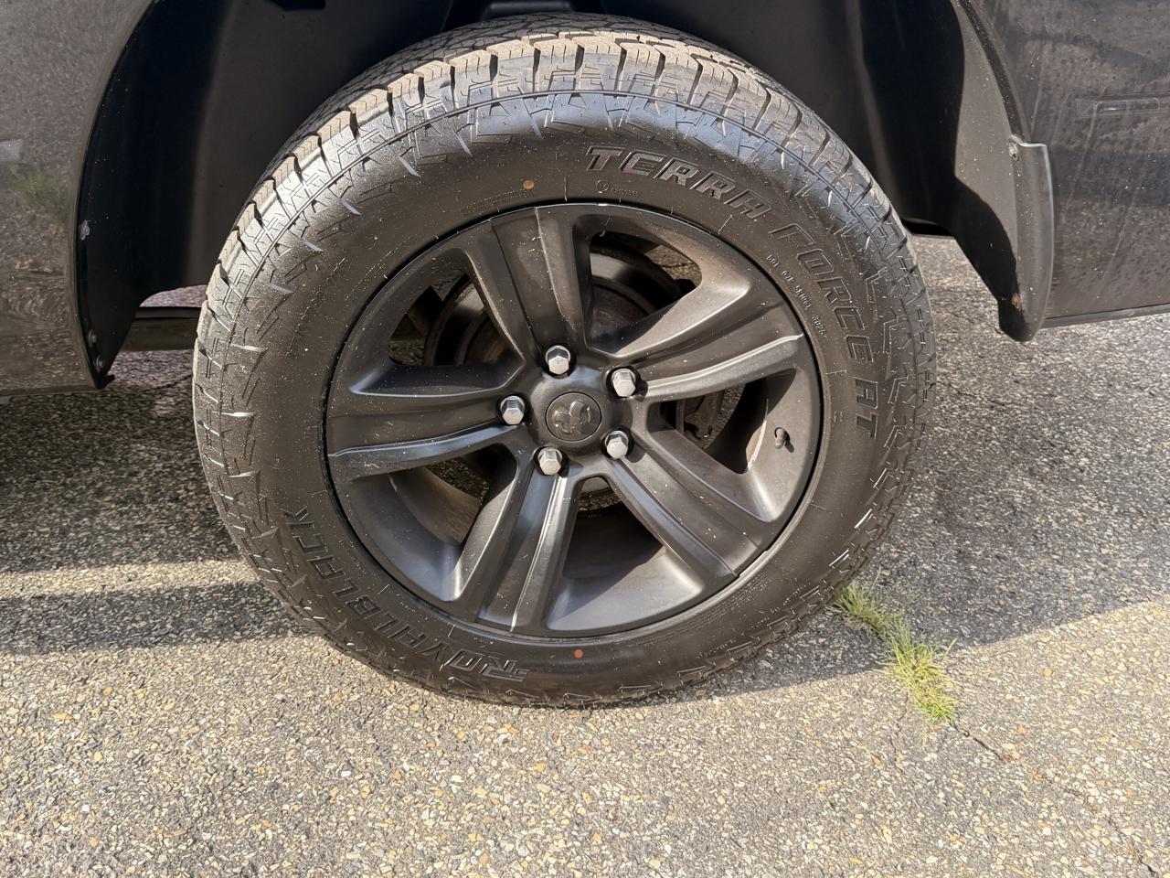 RAM 1500 4WD Crew Cab 140.5" Sport 2016
