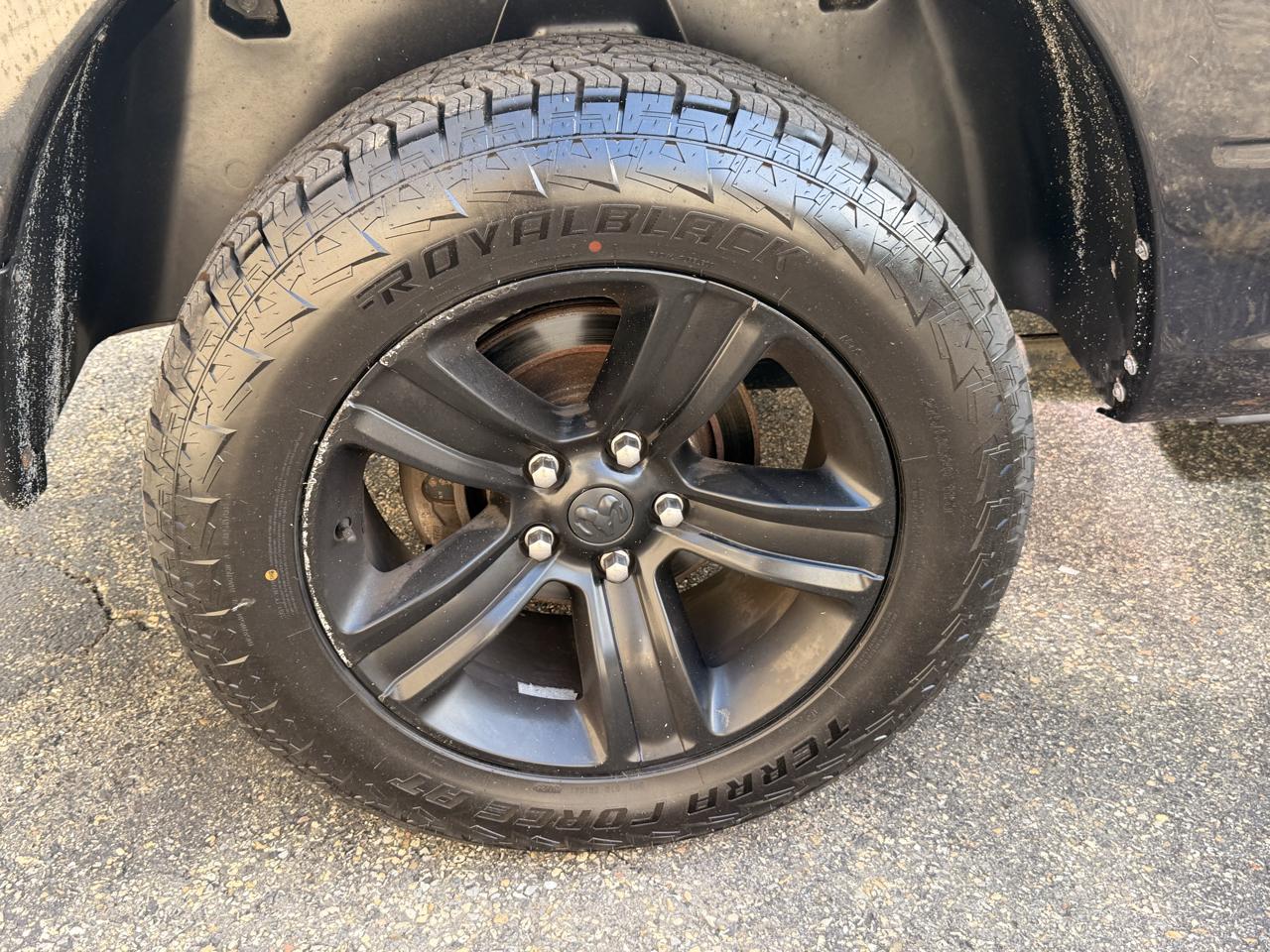RAM 1500 4WD Crew Cab 140.5" Sport 2016