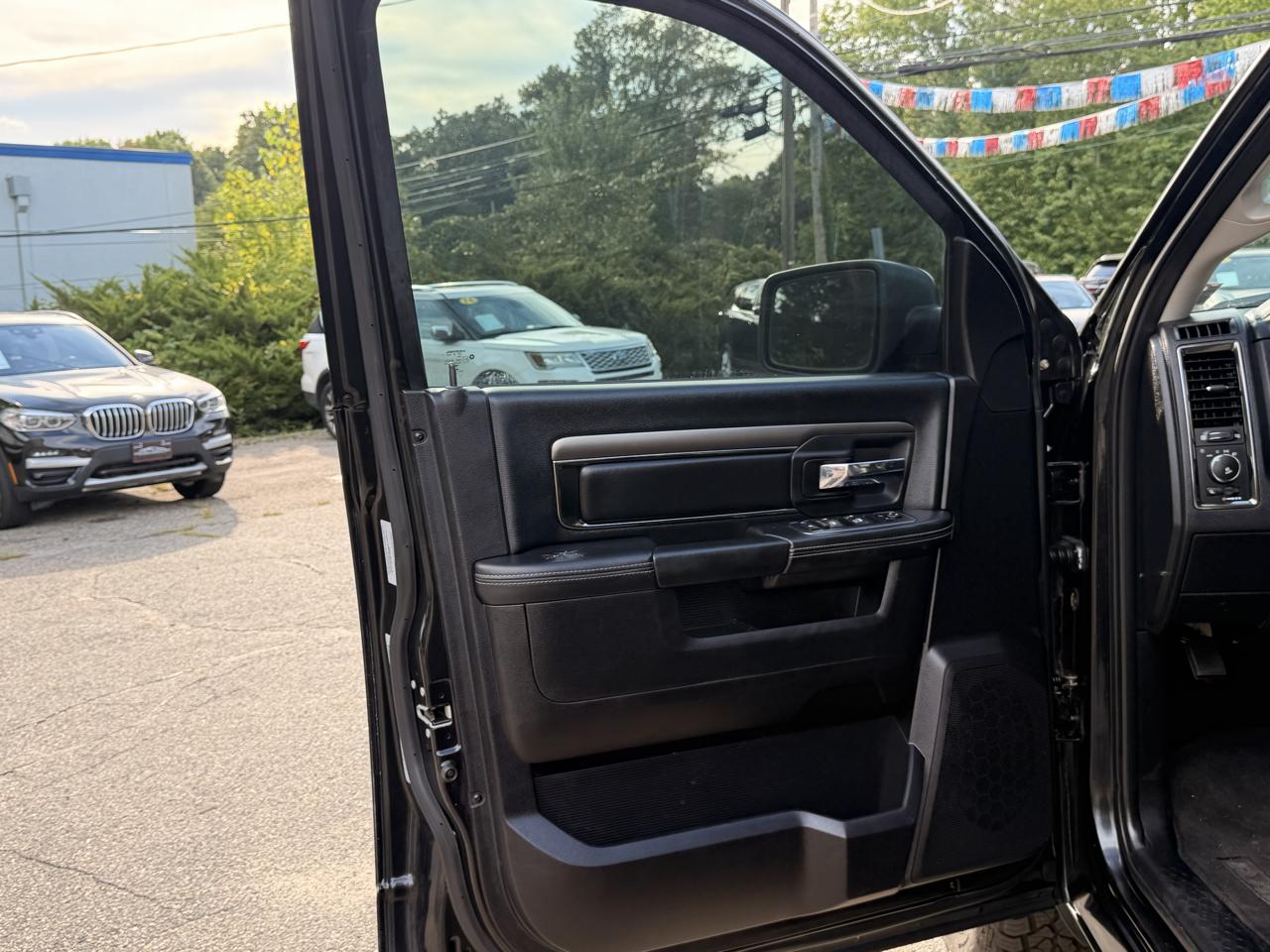 RAM 1500 4WD Crew Cab 140.5" Sport 2016