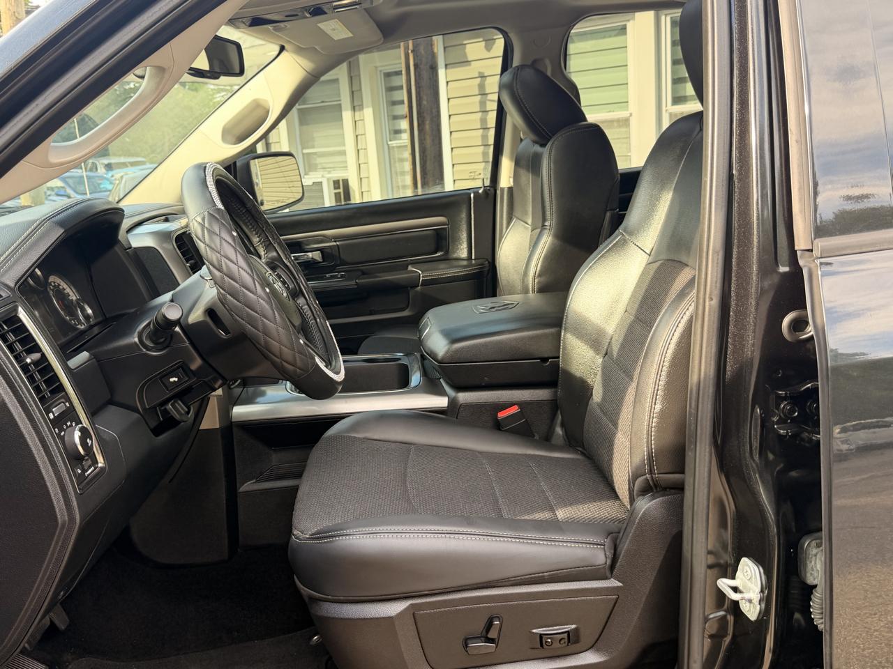 RAM 1500 4WD Crew Cab 140.5" Sport 2016