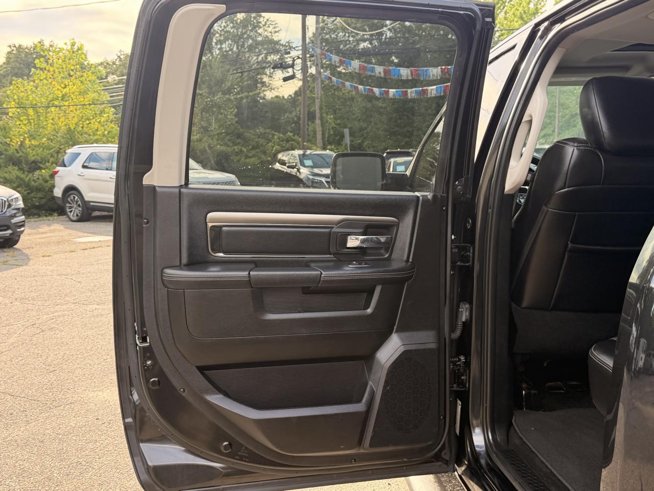 RAM 1500 4WD Crew Cab 140.5" Sport 2016
