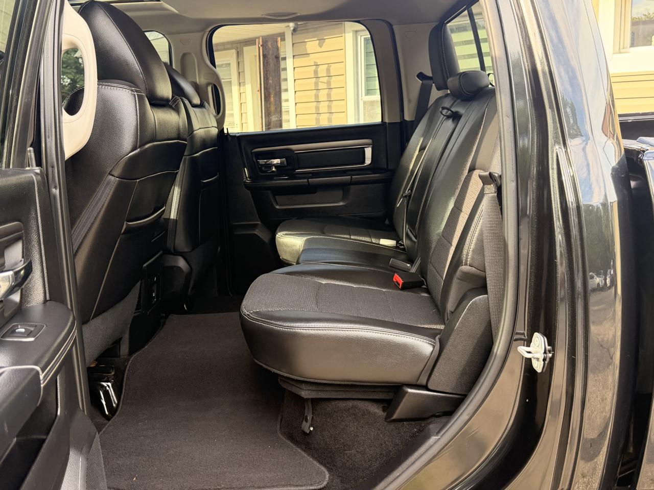 RAM 1500 4WD Crew Cab 140.5" Sport 2016