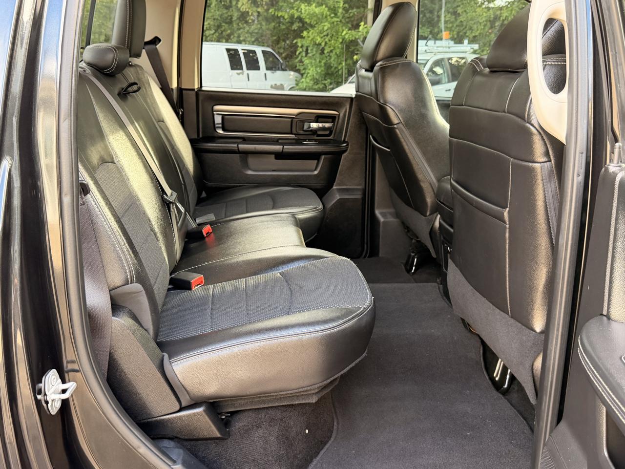 RAM 1500 4WD Crew Cab 140.5" Sport 2016