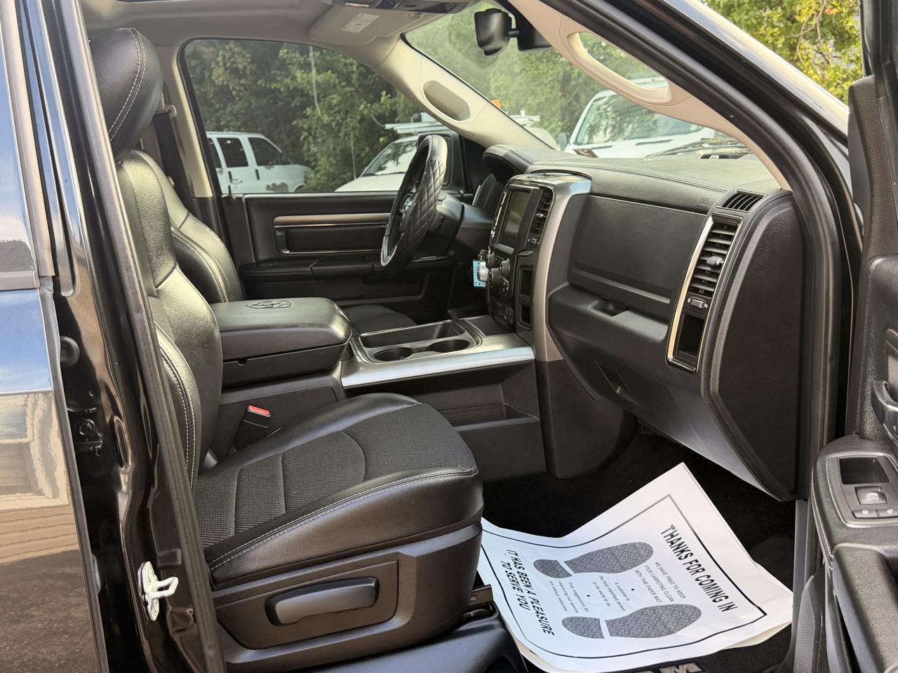 RAM 1500 4WD Crew Cab 140.5" Sport 2016