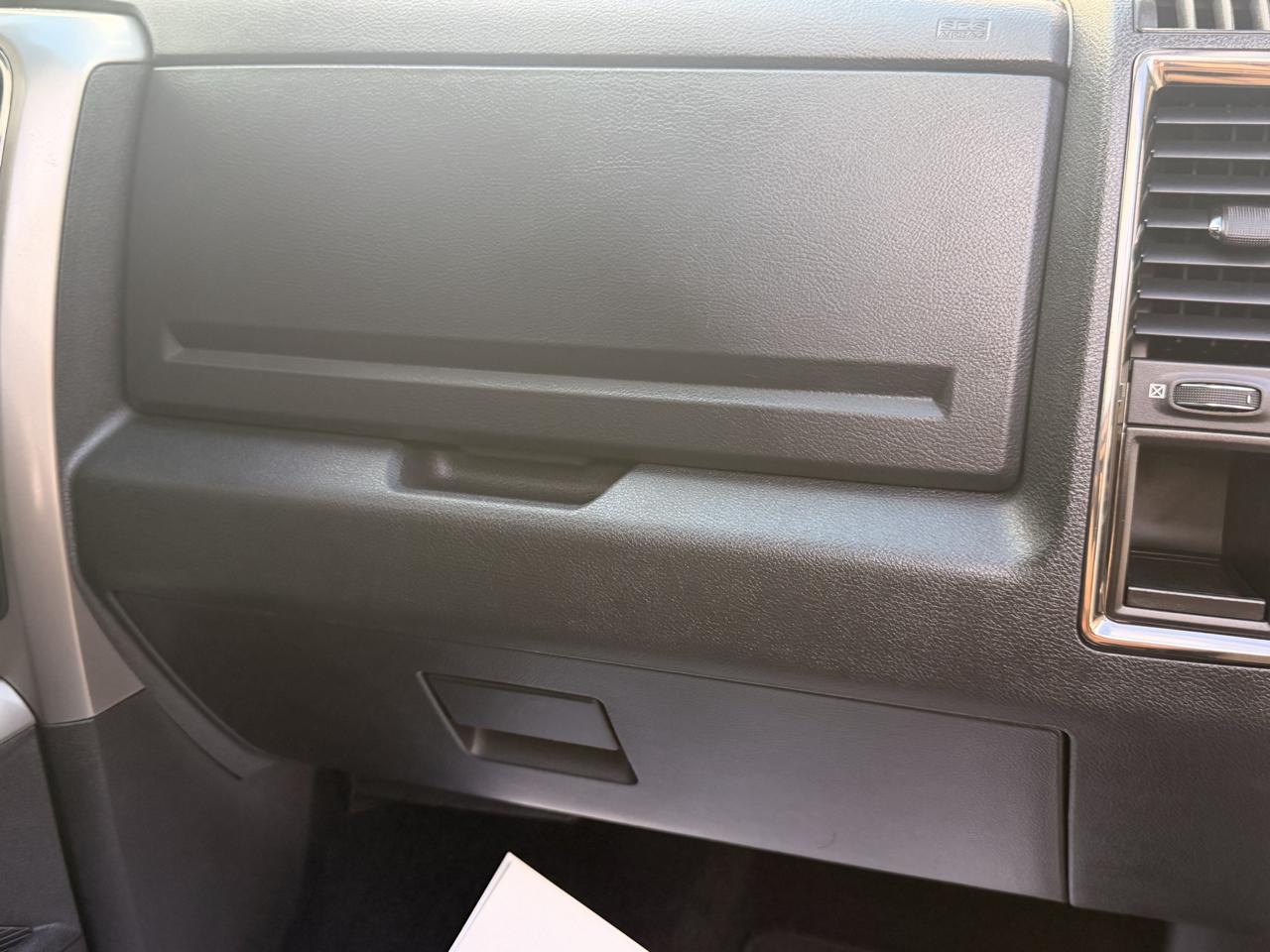 RAM 1500 4WD Crew Cab 140.5" Sport 2016