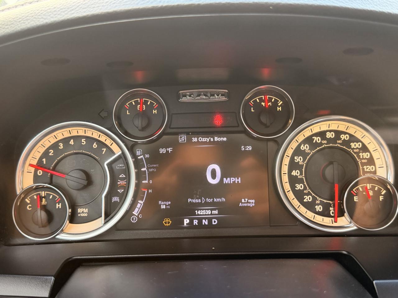 RAM 1500 4WD Crew Cab 140.5" Sport 2016