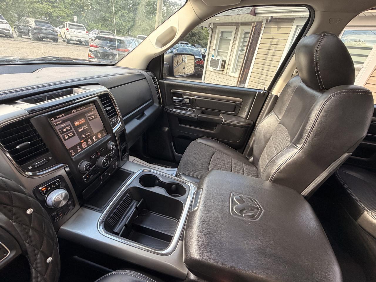 RAM 1500 4WD Crew Cab 140.5" Sport 2016