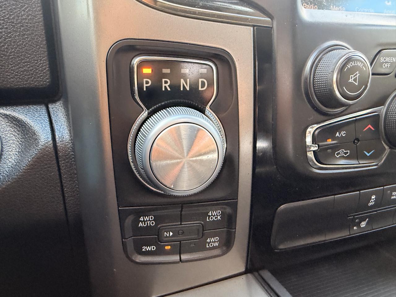 RAM 1500 4WD Crew Cab 140.5" Sport 2016