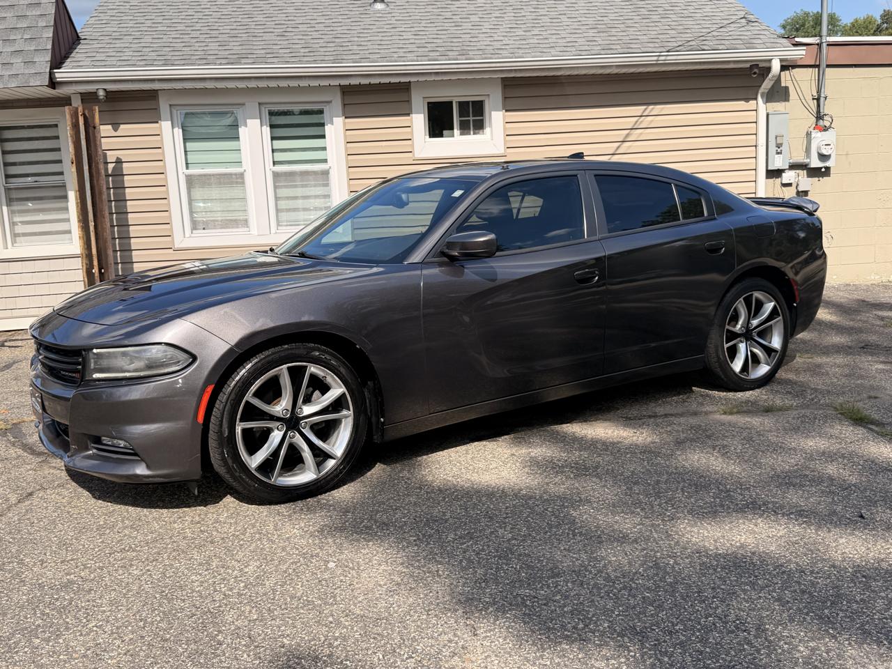 Dodge Charger 4dr Sdn SXT RWD 2015